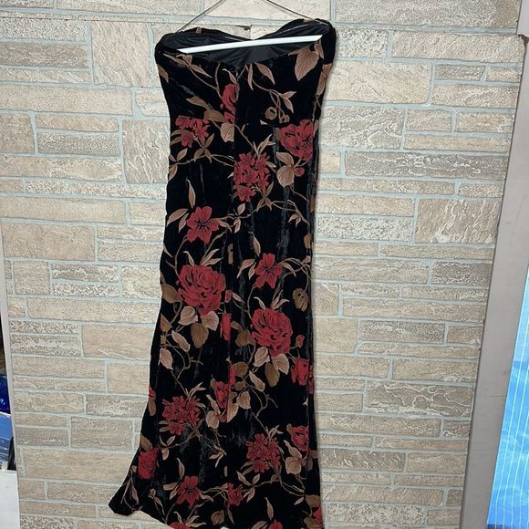 Lulu's Exquisite Black Floral Burnout Velvet Strapless Maxi Dress Size Small - Picture 12 of 14